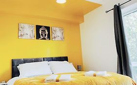 2 Bed Apartment With Free Parking