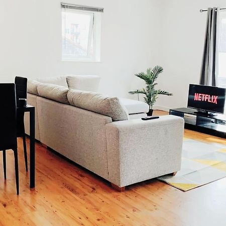 2 Bed Apartment With Free Parking Chelmsford Exterior photo