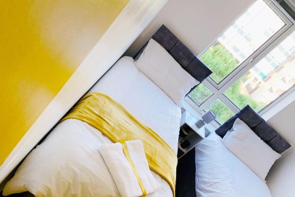 2 Bed Apartment With Free Parking Chelmsford Exterior photo