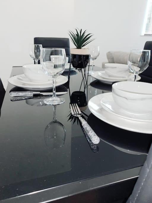 2 Bed Apartment With Free Parking Chelmsford Exterior photo