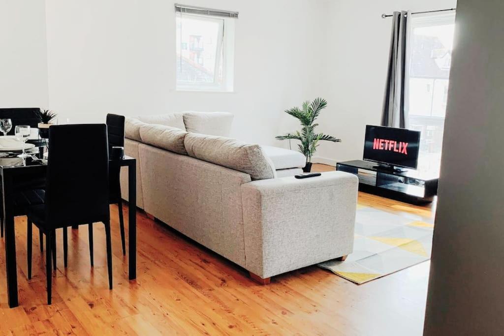 2 Bed Apartment With Free Parking Chelmsford Exterior photo